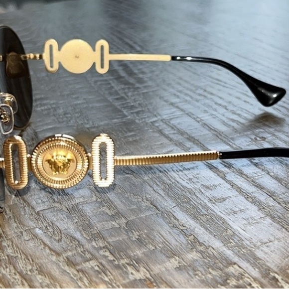 Versace 100% Authentic Gold Aviator Sunglasses - Picture 5 of 10